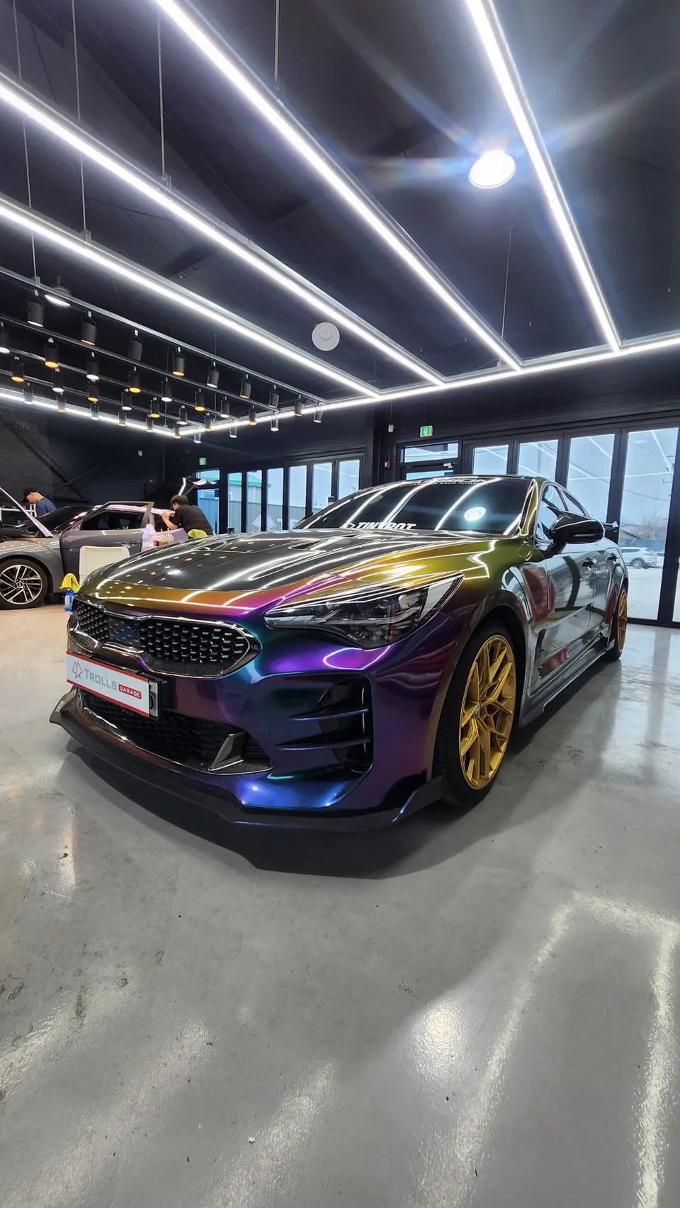 Kia Stingerのカーラッピング事例|費用目安・仕上がり 施工写真 2-1