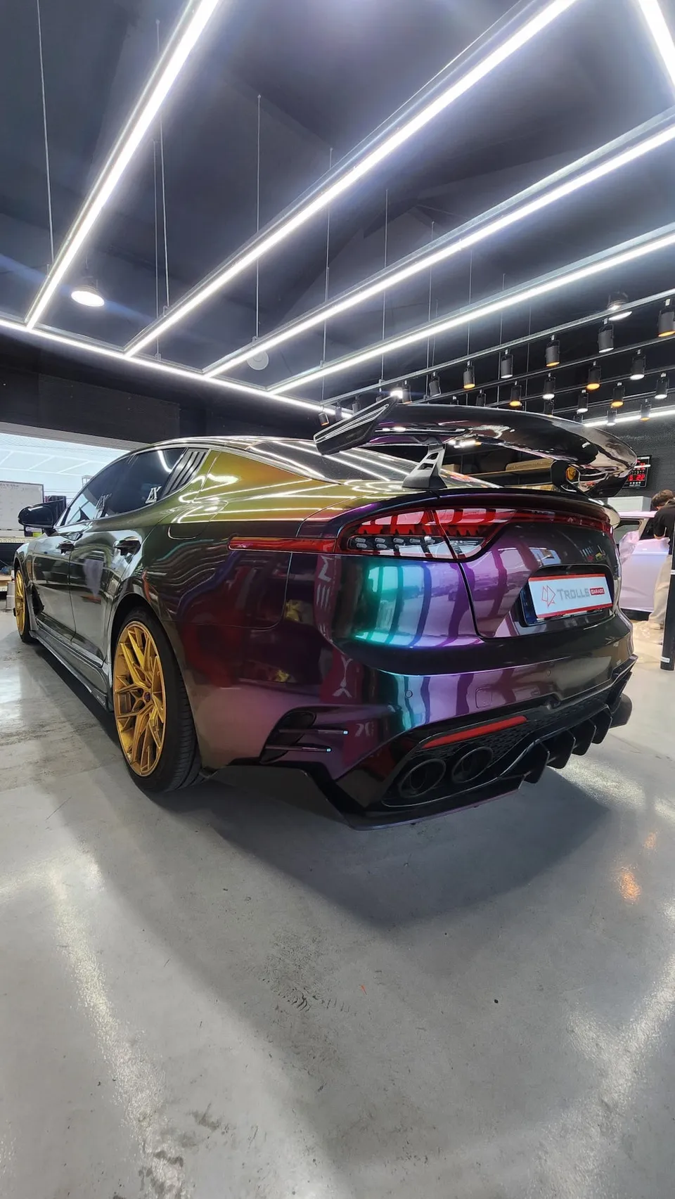 Kia Stingerのカーラッピング事例|費用目安・仕上がり 施工写真 3-1