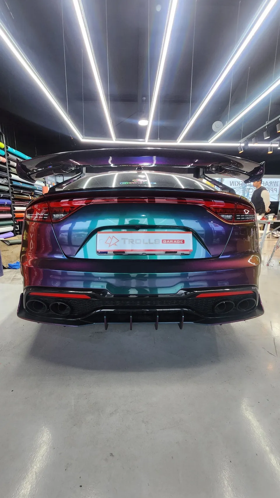 Kia Stingerのカーラッピング事例|費用目安・仕上がり 施工写真 1-2
