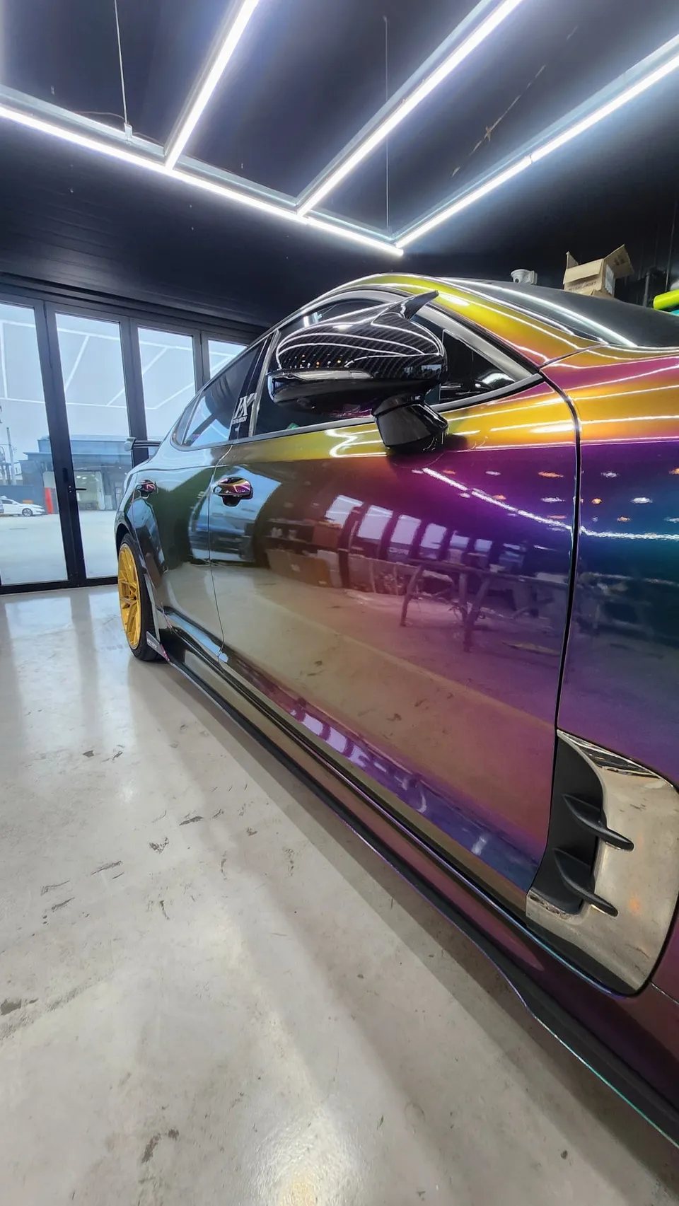 Kia Stingerのカーラッピング事例|費用目安・仕上がり 施工写真 2-2