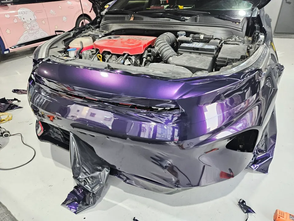 Kia K3 GTのカーラッピング事例｜ミッドナイトパープルで変身 施工写真 1-2
