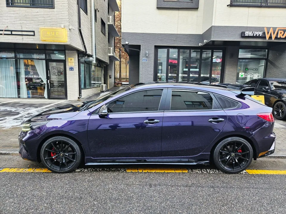 Kia K3 GTのカーラッピング事例｜ミッドナイトパープルで変身 施工写真 2-3
