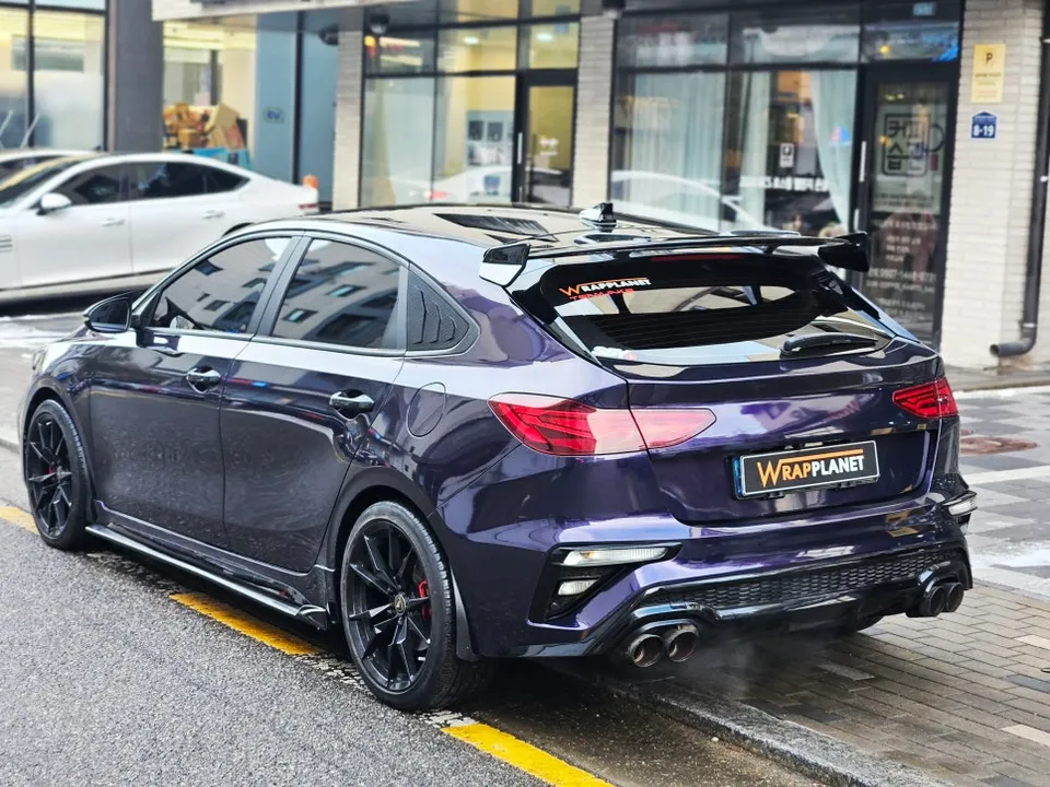 Kia K3 GTのカーラッピング事例｜ミッドナイトパープルで変身 施工写真 3-3