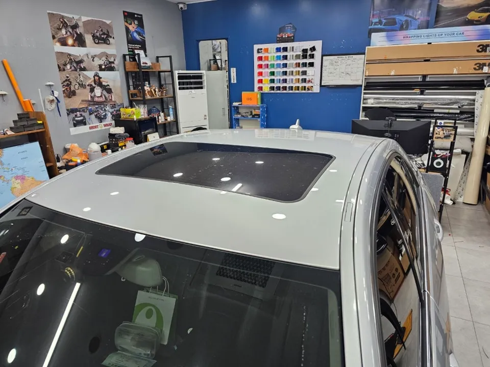 Mercedes-Benz Eクラス W213 ルーフのカーラッピング事例 施工写真 3-1