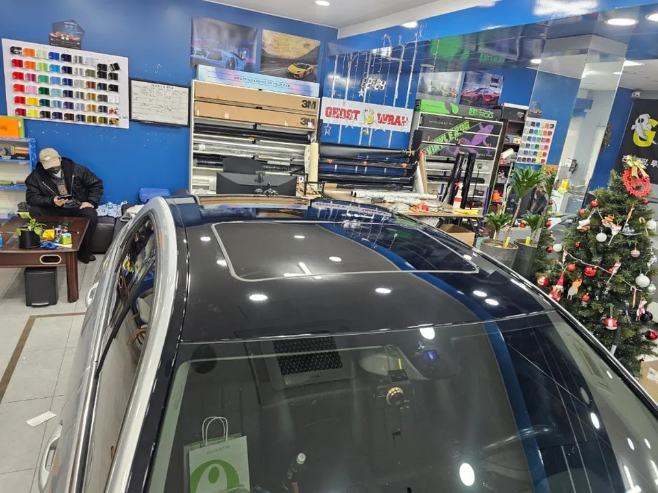 Mercedes-Benz Eクラス W213 ルーフのカーラッピング事例 施工写真 2-2