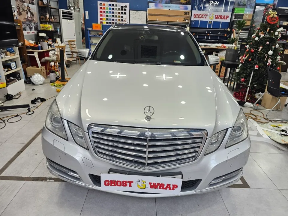 Mercedes-Benz Eクラス W213 ルーフのカーラッピング事例 施工写真 4-2