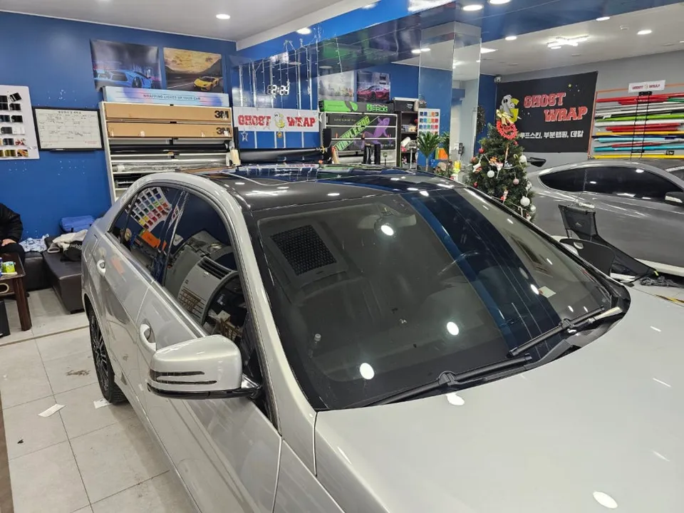 Mercedes-Benz Eクラス W213 ルーフのカーラッピング事例 施工写真 1-3