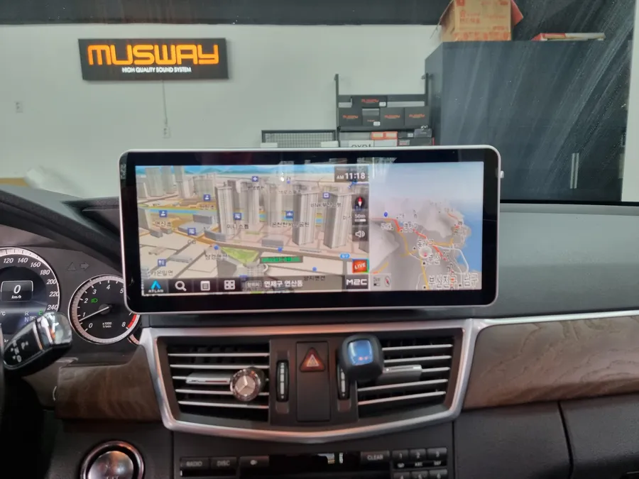 Mercedes-Benz E-Class W212のAndroid Auto・CarPlay取付事例 施工写真 2-2