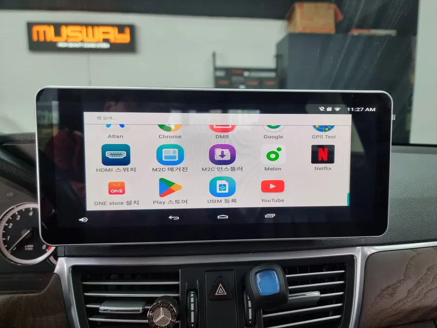 Mercedes-Benz E-Class W212のAndroid Auto・CarPlay取付事例 施工写真 4-2