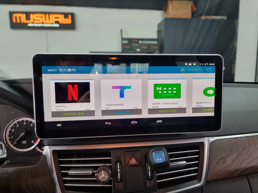 Mercedes-Benz E-Class W212のAndroid Auto・CarPlay取付事例 施工写真 1-3