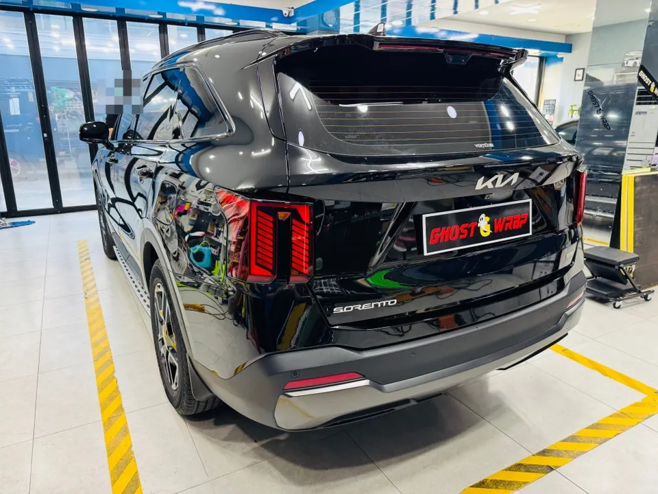 Kia Sorento vinyl wrap - Kia Sorento Vinyl Wrap Review: Matte Black Finish photo 3