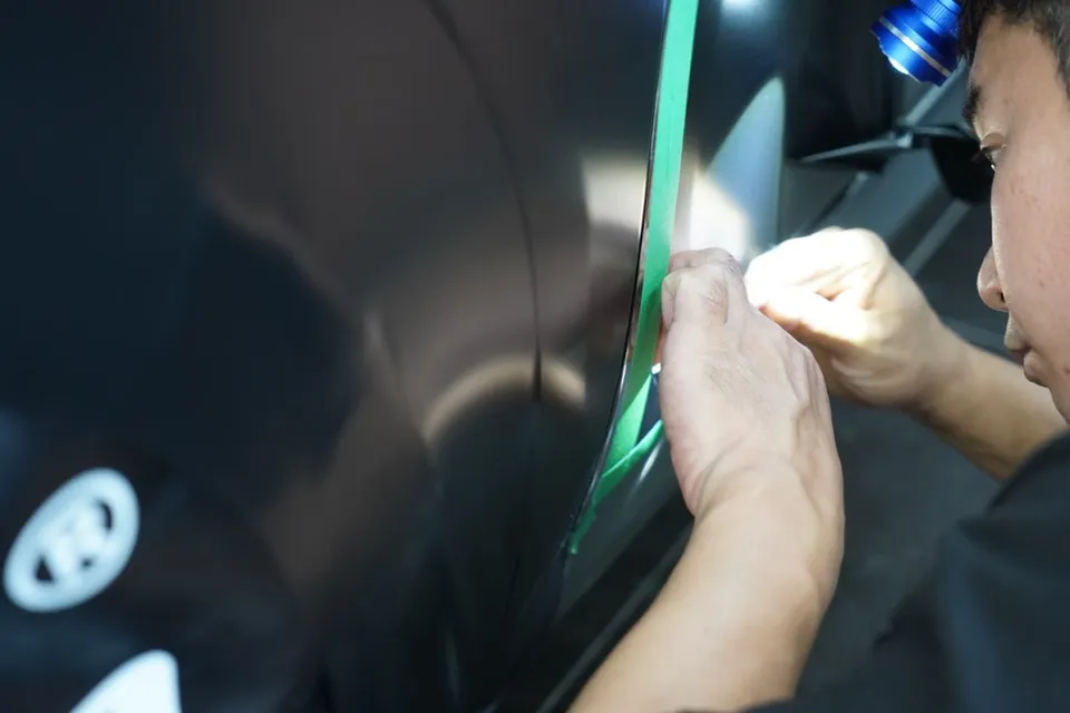 BMW 740Li vinyl wrap - BMW 740Li Vinyl Wrap Review: Satin Metallic Black Rock Grey photo 3