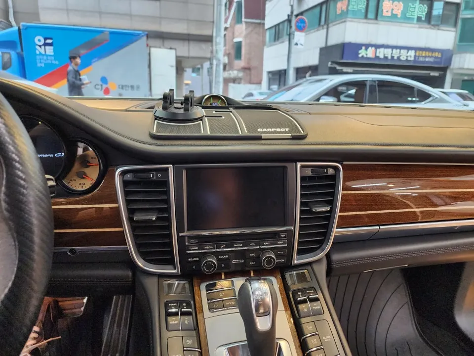 Porsche Panamera 970のAndroid Auto・CarPlay取付事例 施工写真 2-2
