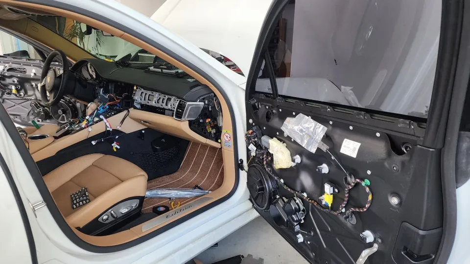 Porsche Panamera 970のAndroid Auto・CarPlay取付事例 施工写真 4-2