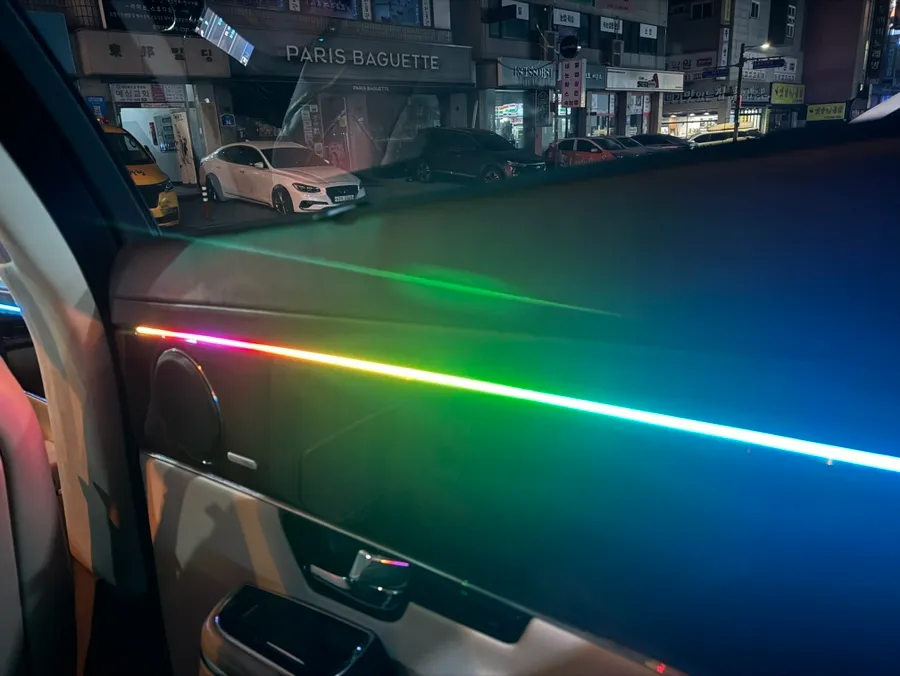 Jaguar XJL ambient lighting - Jaguar XJL Ambient Lighting Review — Enhanced Interior Mood photo 6