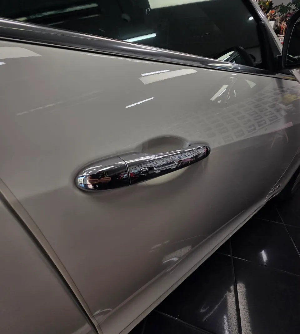 Maserati Ghibliのカーラッピング事例 施工写真 4-2