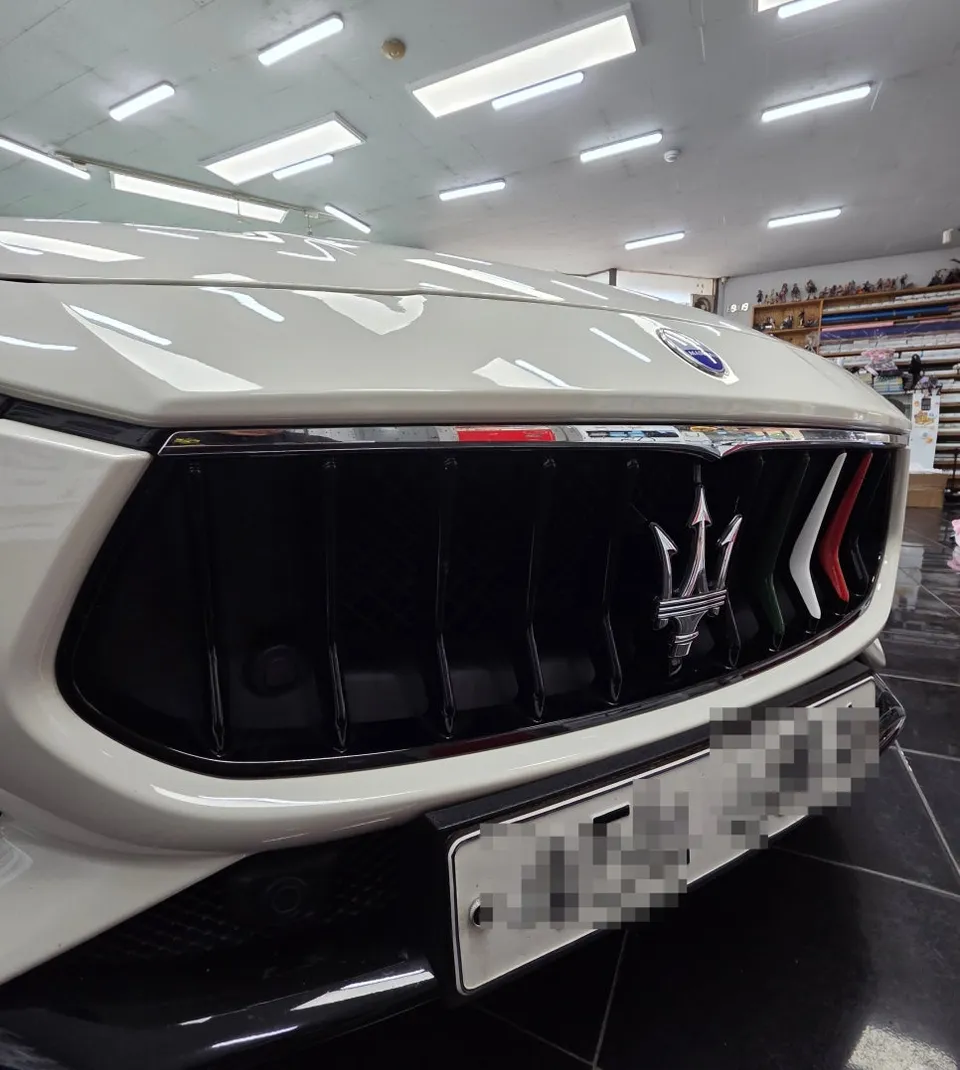Maserati Ghibliのカーラッピング事例 施工写真 1-3