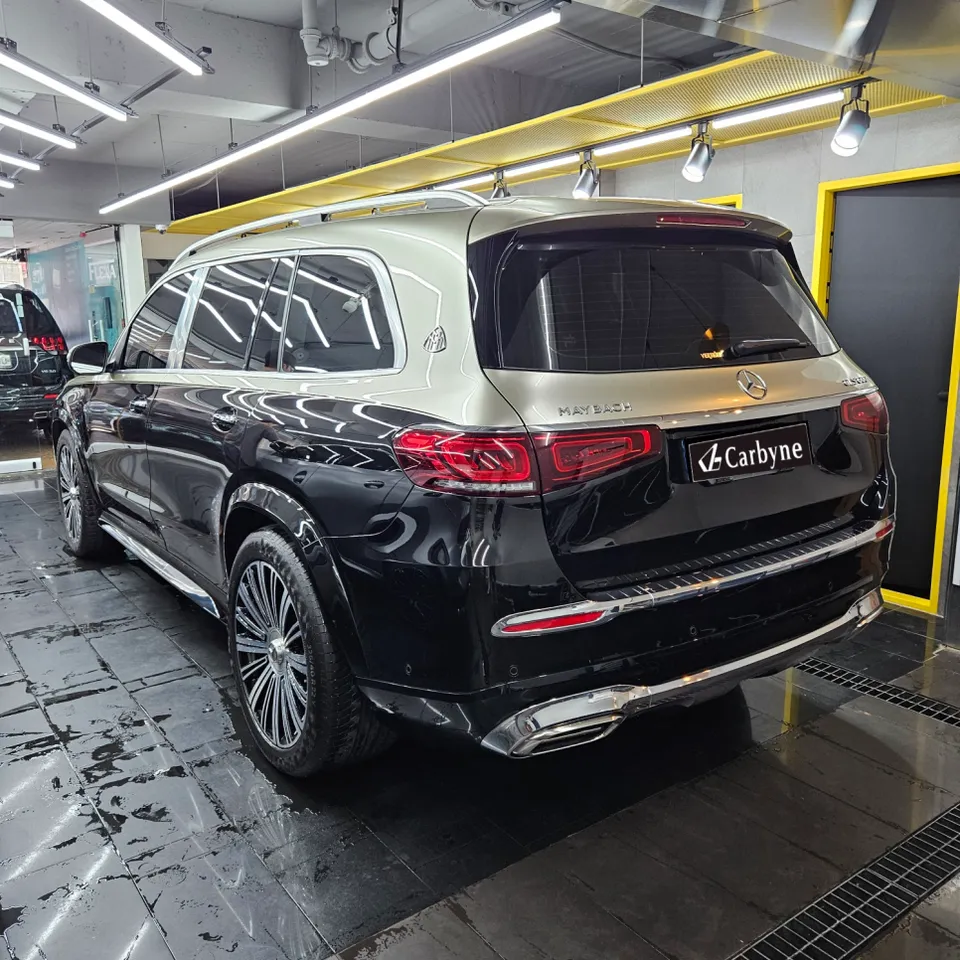 Mercedes-Benz Maybachのカーラッピング事例：シャンパンゴールドのツートン 施工写真 3-2