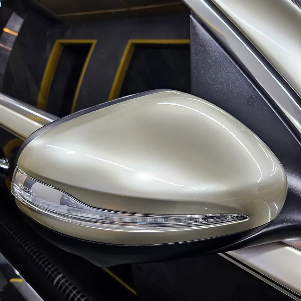 Mercedes-Benz Maybachのカーラッピング事例：シャンパンゴールドのツートン 施工写真 1-3