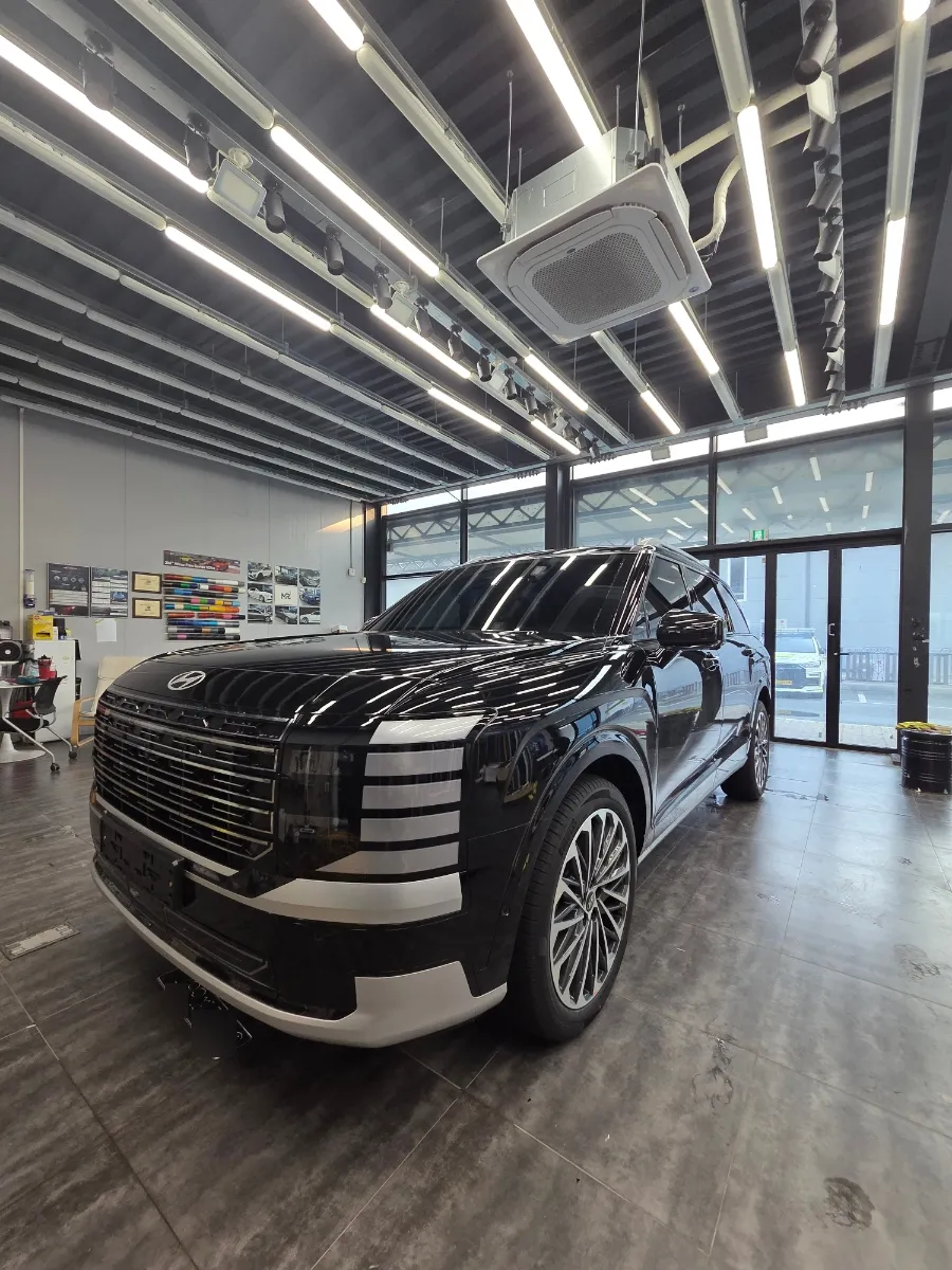 Hyundai Palisadeのカーラッピング事例｜クローム除去で印象激変 施工写真 2-1