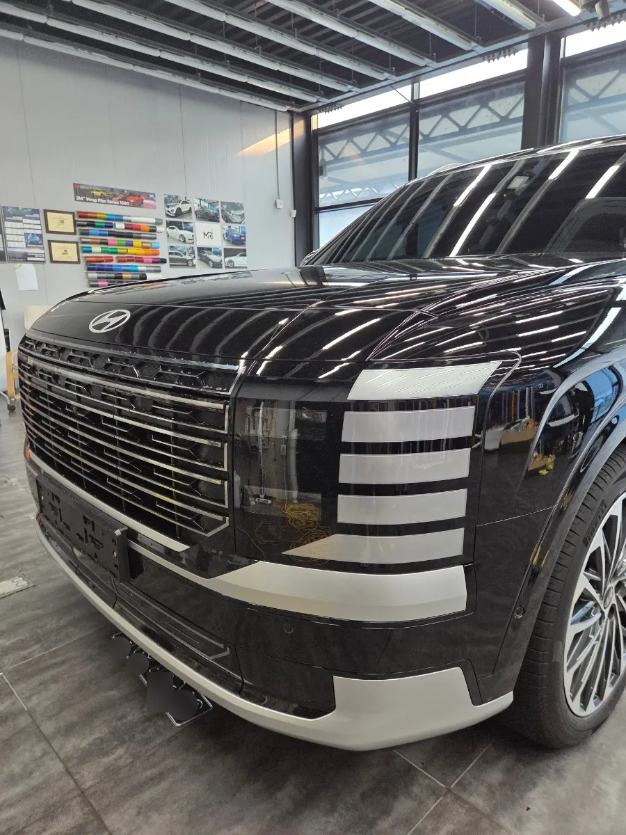 Hyundai Palisadeのカーラッピング事例｜クローム除去で印象激変 施工写真 3-1
