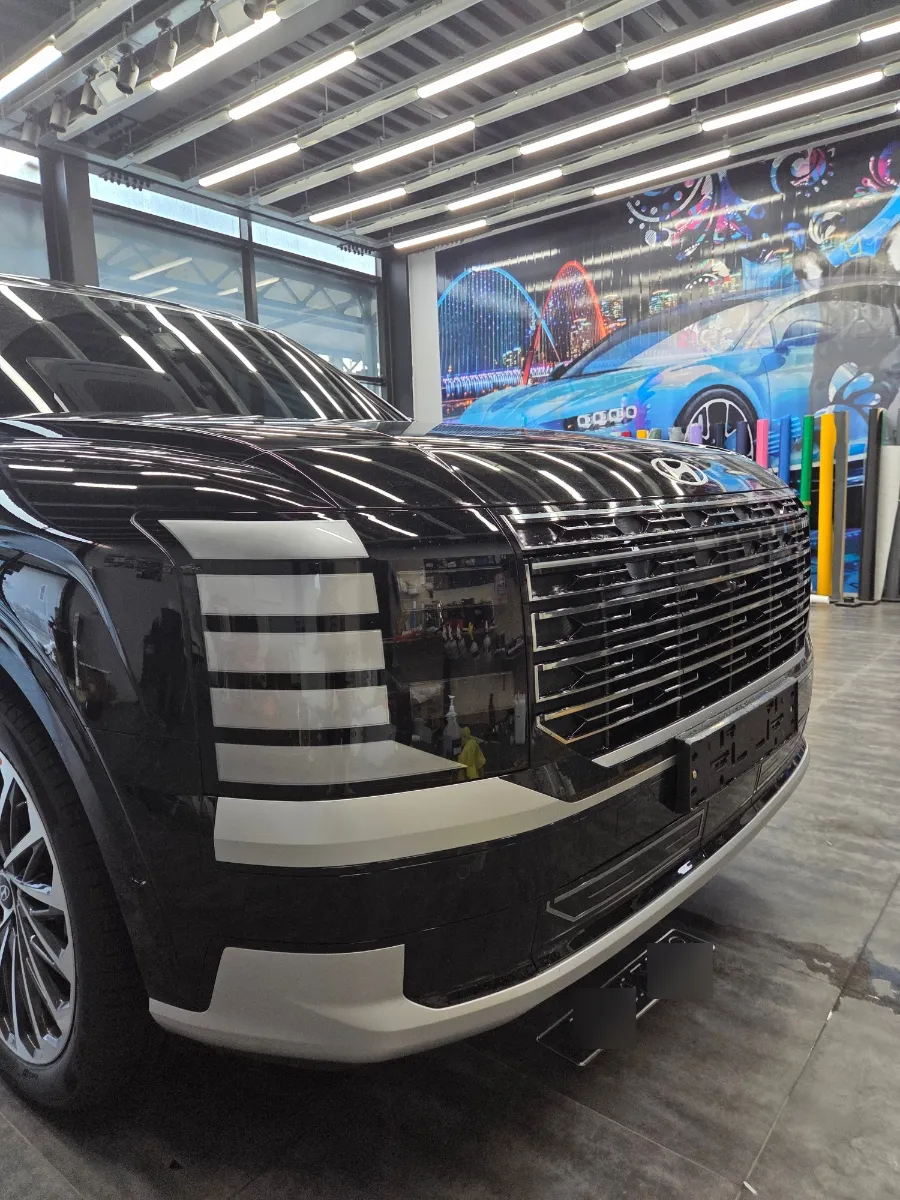 Hyundai Palisadeのカーラッピング事例｜クローム除去で印象激変 施工写真 1-2