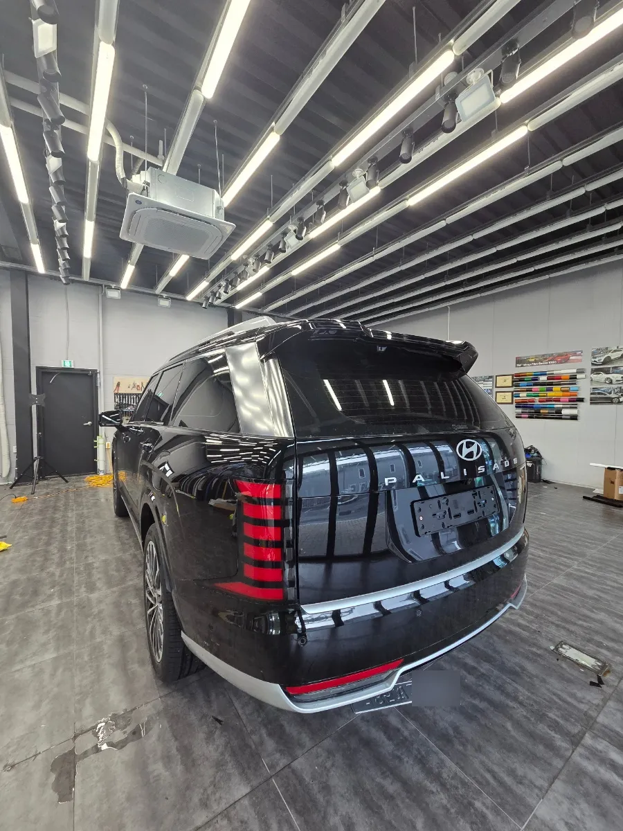 Hyundai Palisadeのカーラッピング事例｜クローム除去で印象激変 施工写真 2-2