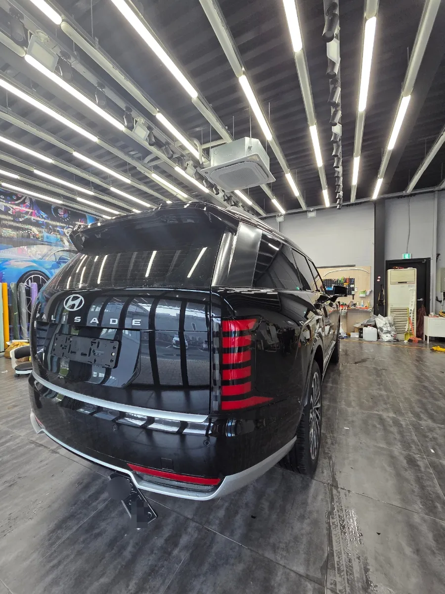 Hyundai Palisadeのカーラッピング事例｜クローム除去で印象激変 施工写真 3-2