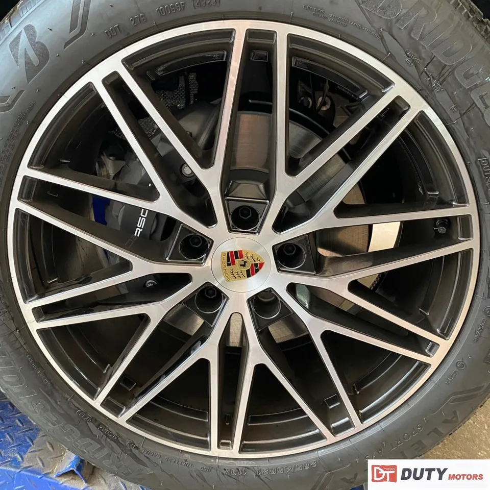 Porsche Cayenne E3のホイールリペア・塗装事例 施工写真 1-2