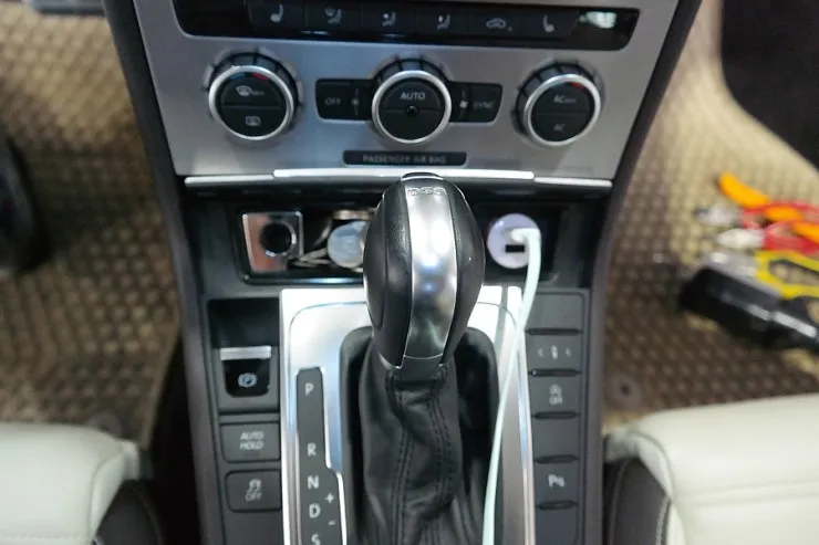 Volkswagen CC steering wheel - Volkswagen CC Custom Steering Wheel Upgrade Review photo 3