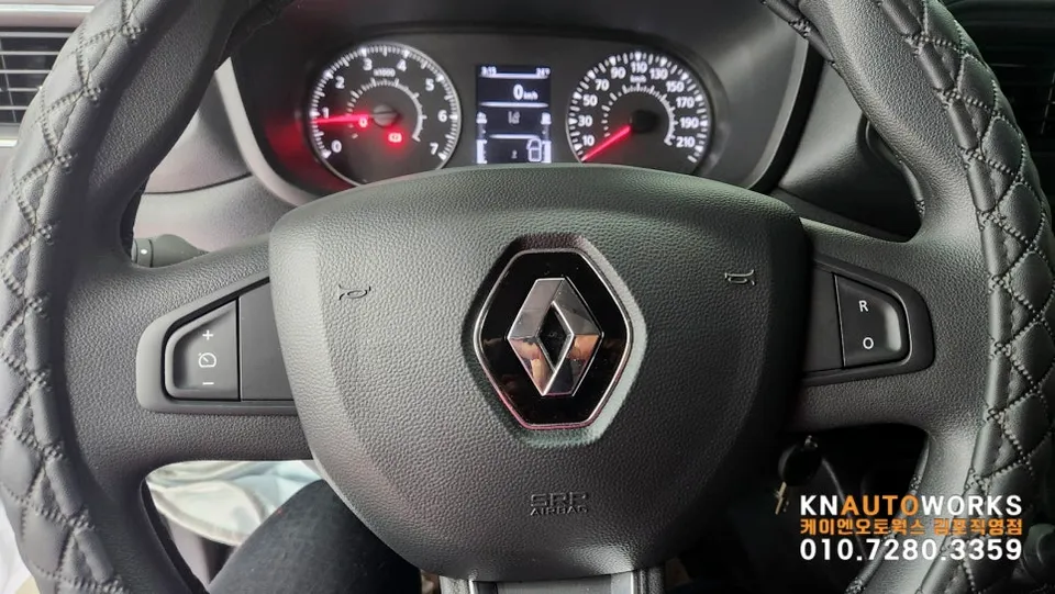 Renault Masterのカーラッピング事例|費用目安・仕上がり 施工写真 4-2