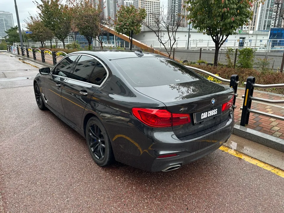 BMW 5 Series G30 カーラッピング事例|費用目安・仕上がり 施工写真 3-1