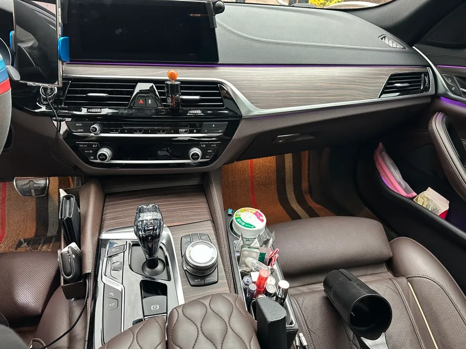 BMW 5 Series G30 カーラッピング事例|費用目安・仕上がり 施工写真 1-2