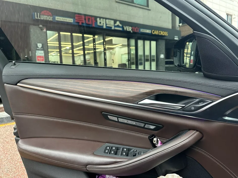 BMW 5 Series G30 カーラッピング事例|費用目安・仕上がり 施工写真 2-2