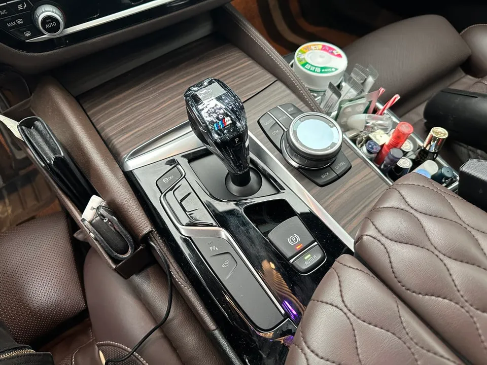 BMW 5 Series G30 カーラッピング事例|費用目安・仕上がり 施工写真 1-3