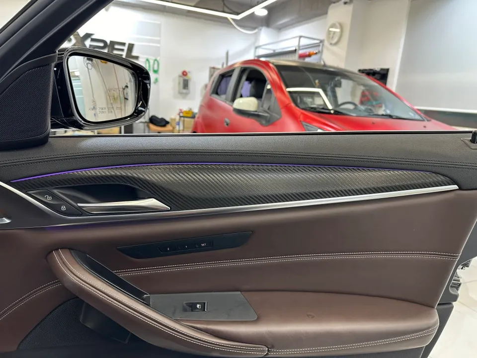 BMW 5 Series G30 カーラッピング事例|費用目安・仕上がり 施工写真 3-3