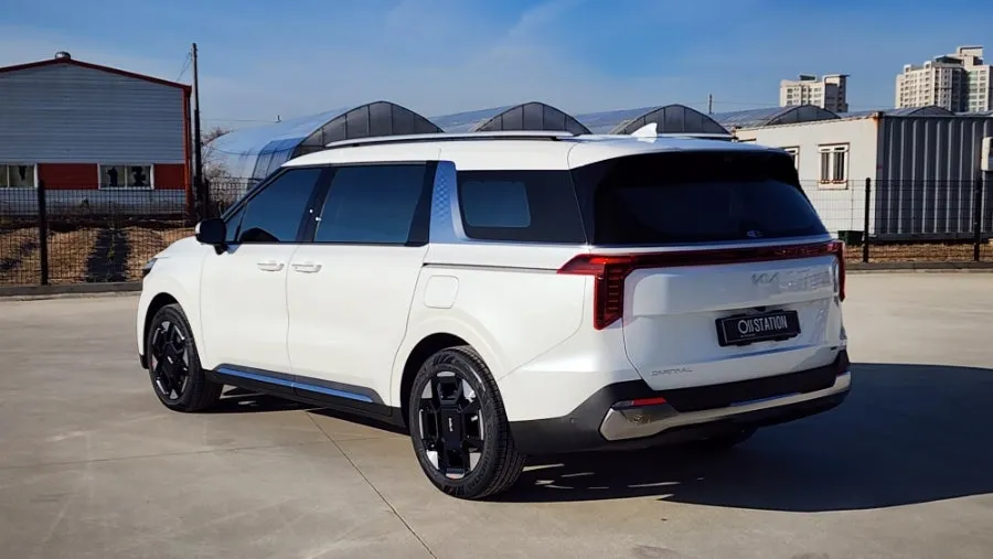 Kia Carnival Hybridのカーフィルム施工事例 施工写真 3-2