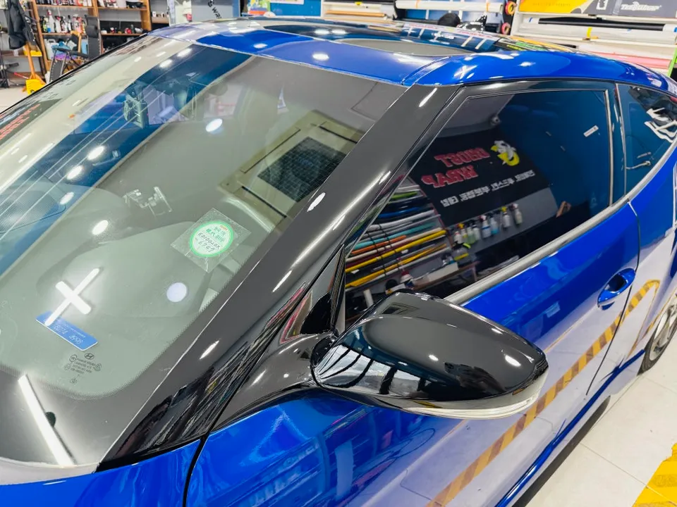 Hyundai Velosterのカーラッピング事例|費用目安・仕上がり 施工写真 1-2
