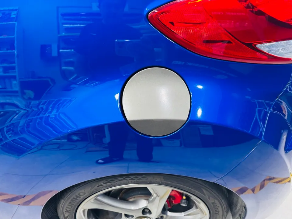 Hyundai Velosterのカーラッピング事例|費用目安・仕上がり 施工写真 2-3