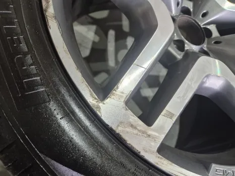 BMWのホイールリペア・塗装事例 施工写真 4-1