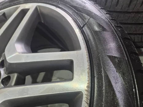 BMWのホイールリペア・塗装事例 施工写真 2-2