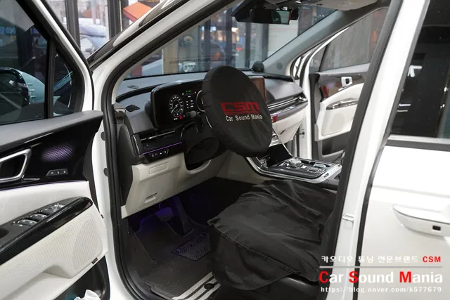 Kia Carnival KA4のカーオーディオ施工事例 施工写真 1-2