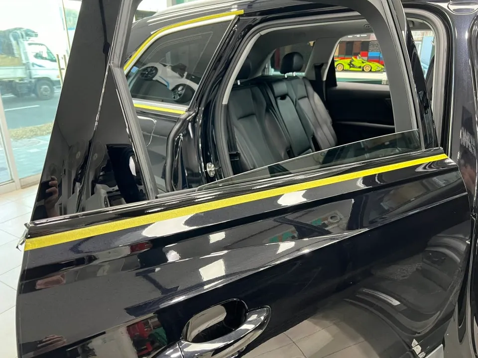 Audi Q7のカーラッピング事例 施工写真 4-1
