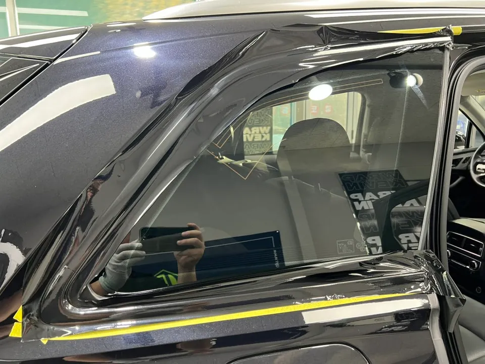 Audi Q7のカーラッピング事例 施工写真 3-2