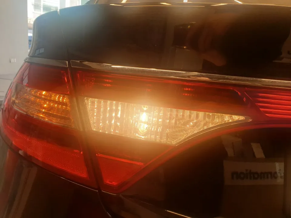 Hyundai Grandeur HG lighting upgrade - Hyundai Grandeur HG Reverse & Turn Signal LED Upgrade Review photo 3