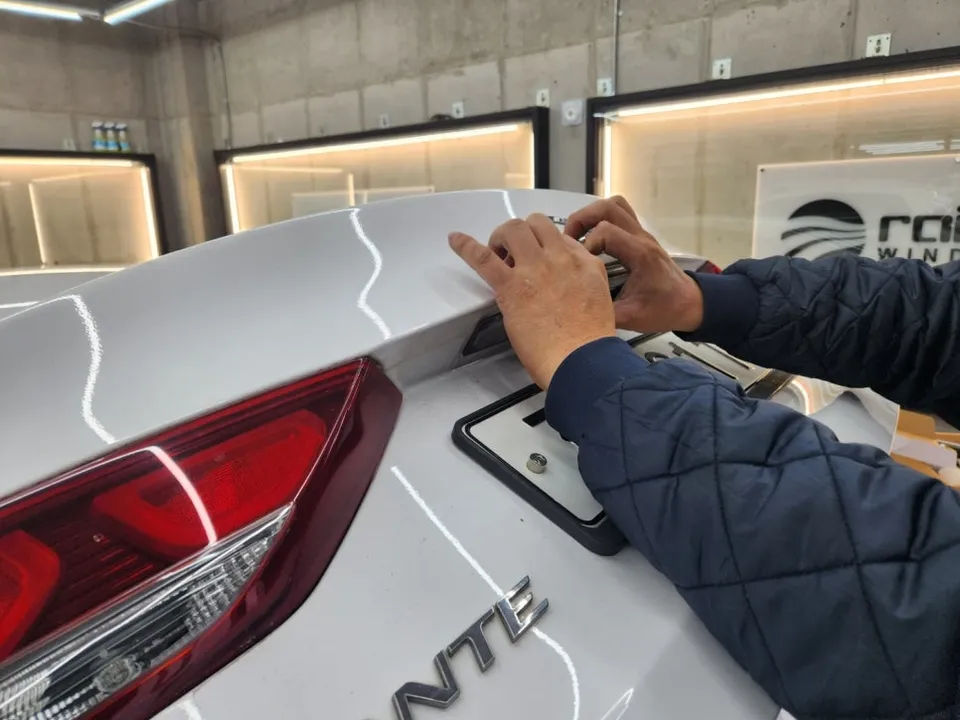 Hyundai ElantraのAndroid Auto・CarPlay取付事例 施工写真 4-2