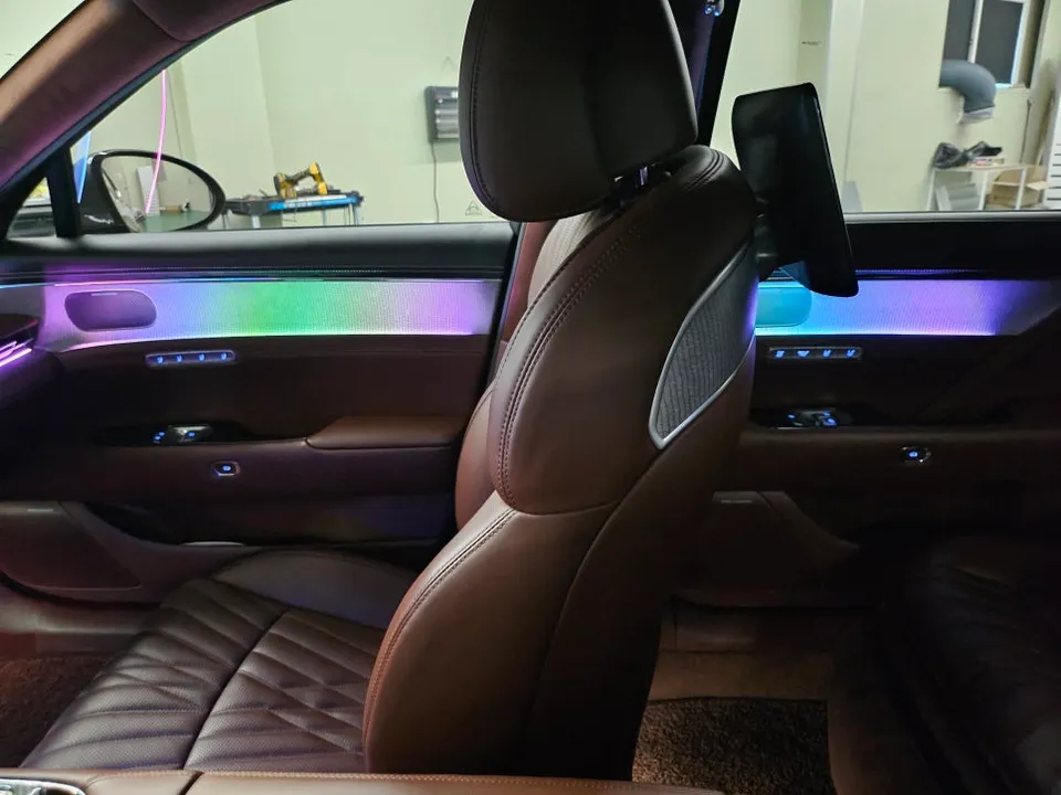 Genesis G90 ambient lighting - Genesis G90 Ambient Lighting Review: Enhanced Interior Mood photo 3