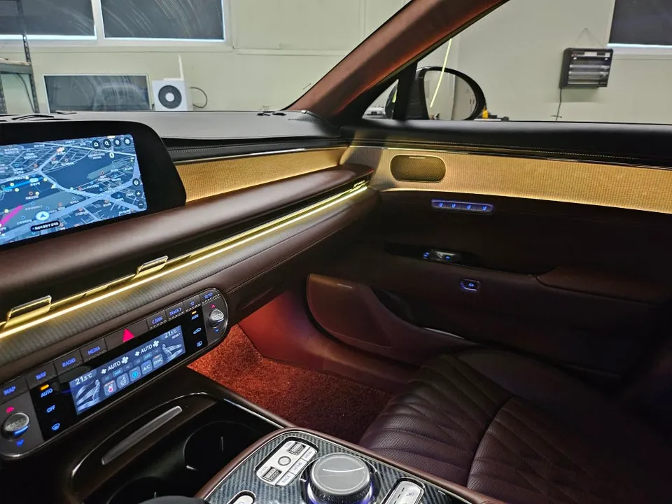 Genesis G90 ambient lighting - Genesis G90 Ambient Lighting Review: Enhanced Interior Mood photo 4