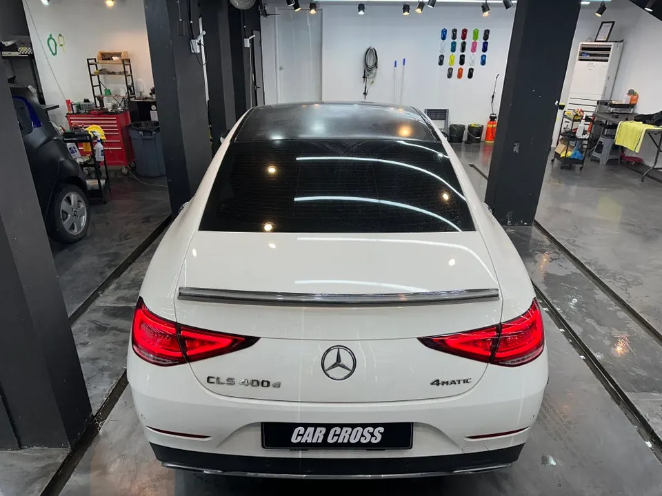 Mercedes-Benz CLSのPPF施工事例:ブラックPPFで美しく保護 施工写真 3-1