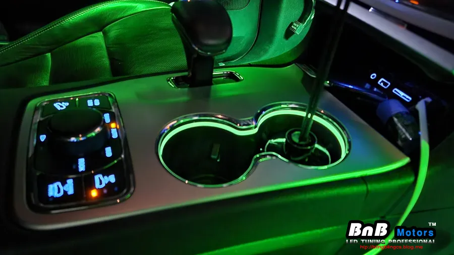 Jeep Grand Cherokee ambient lighting - Jeep Grand Cherokee Ambient Lighting Review: Subtle Upgrade photo 4